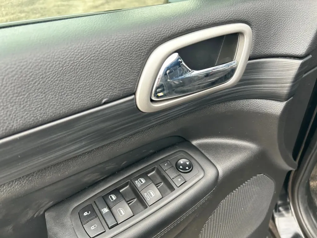 Jeep Grand Cherokee photo 17