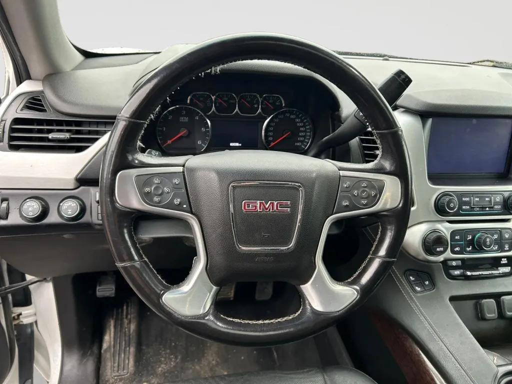 GMC Yukon photo 11