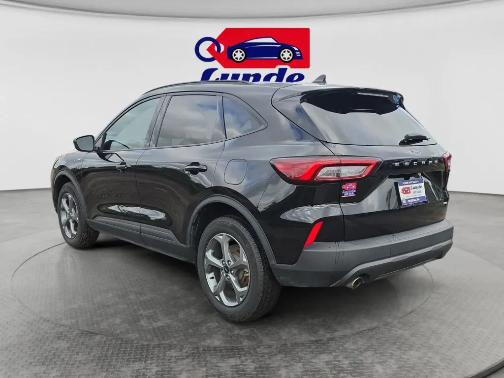Ford Escape photo 3