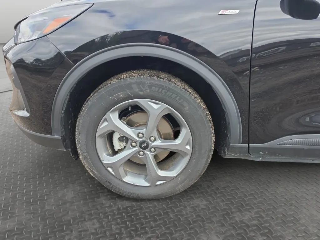 Ford Escape photo 9