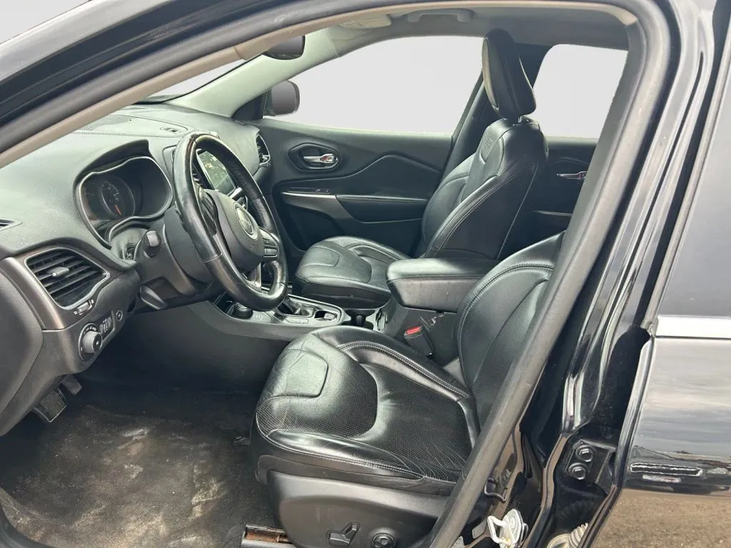Jeep Cherokee photo 10