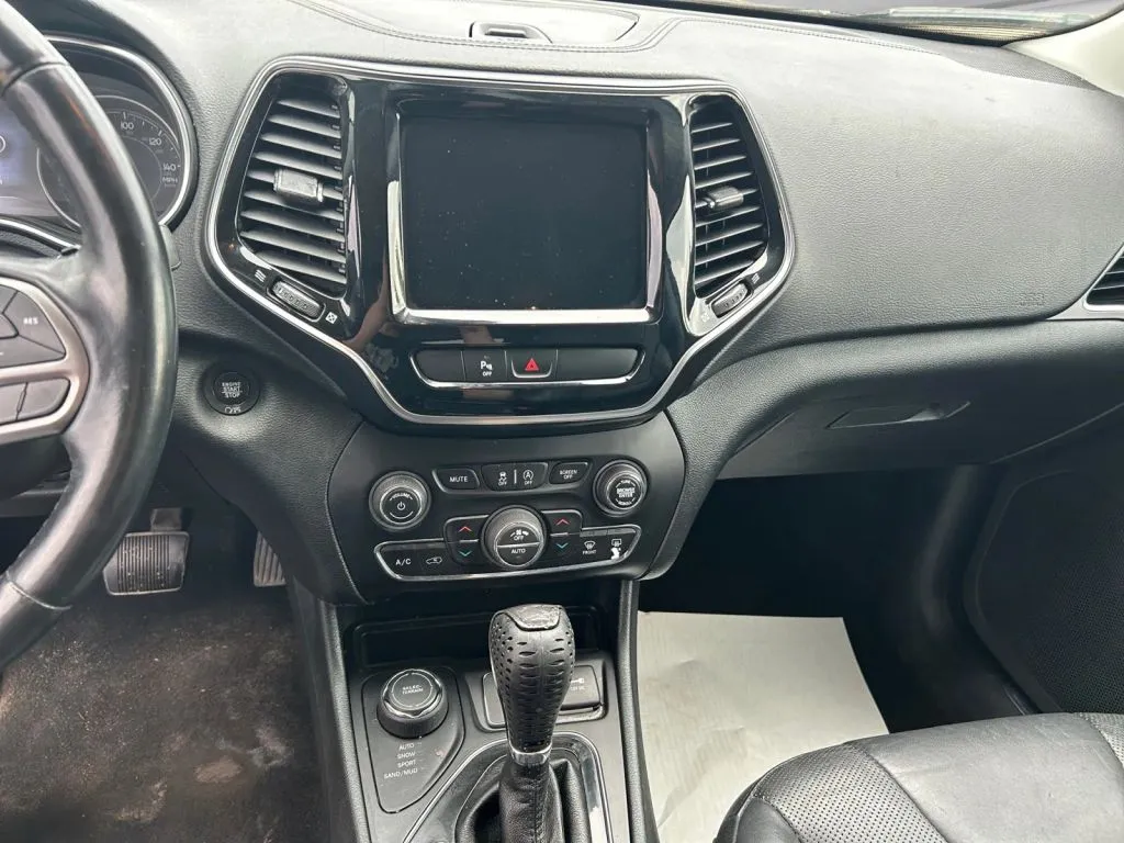 Jeep Cherokee photo 12
