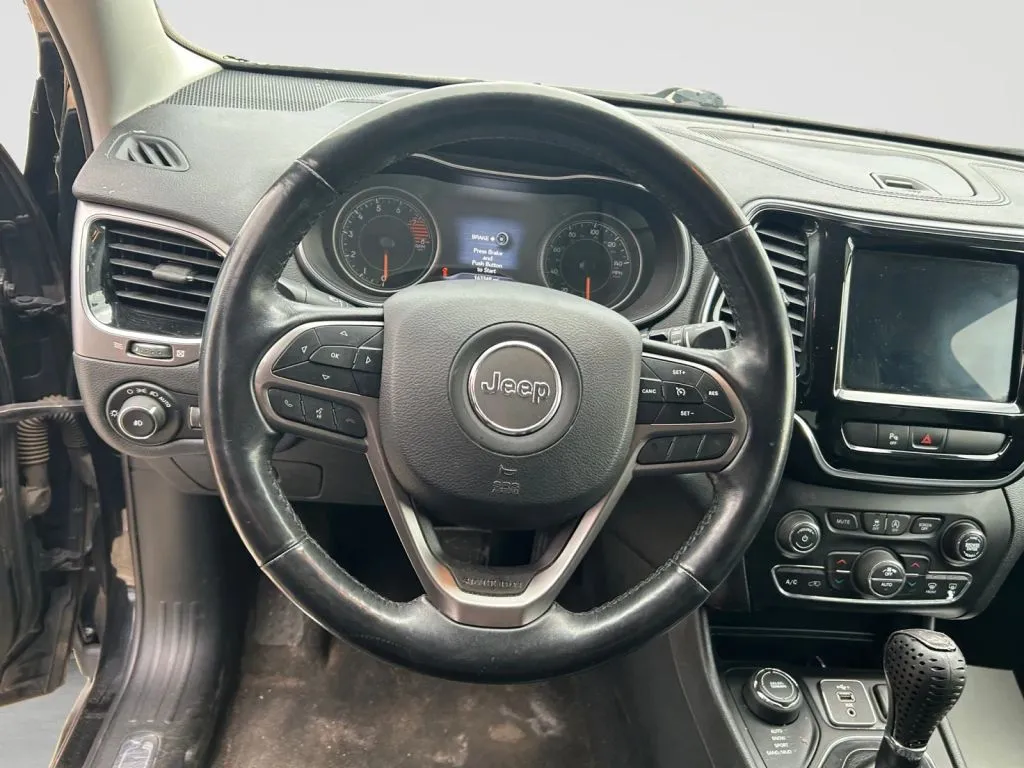 Jeep Cherokee photo 11