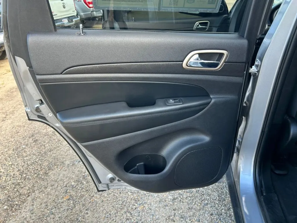 Jeep Grand Cherokee photo 24