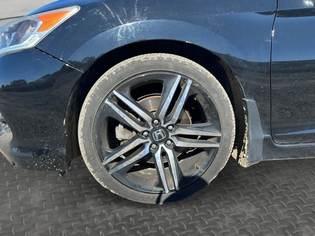 Honda Accord photo 9