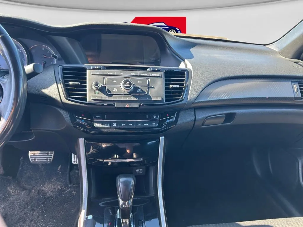 Honda Accord photo 12