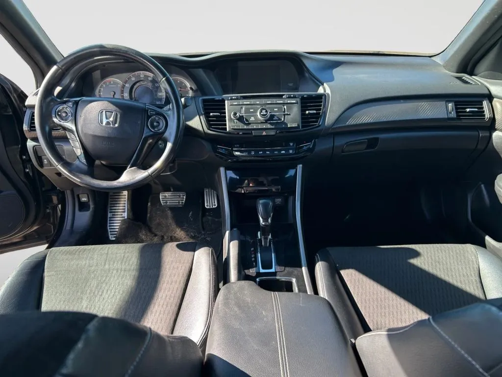 Honda Accord photo 14