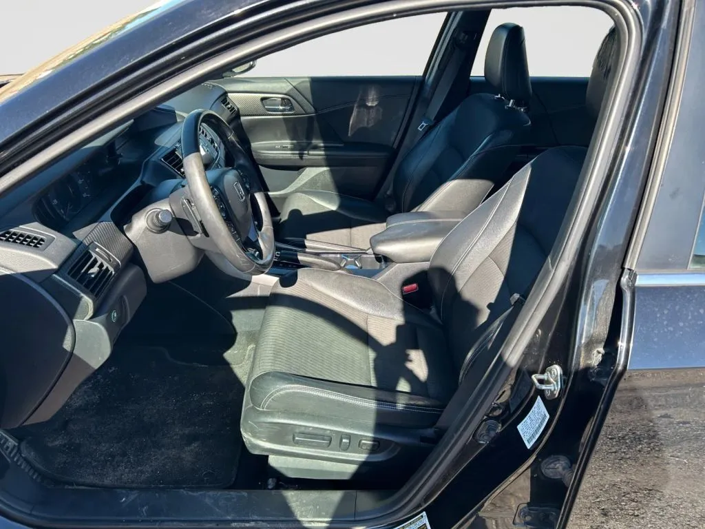 Honda Accord photo 10