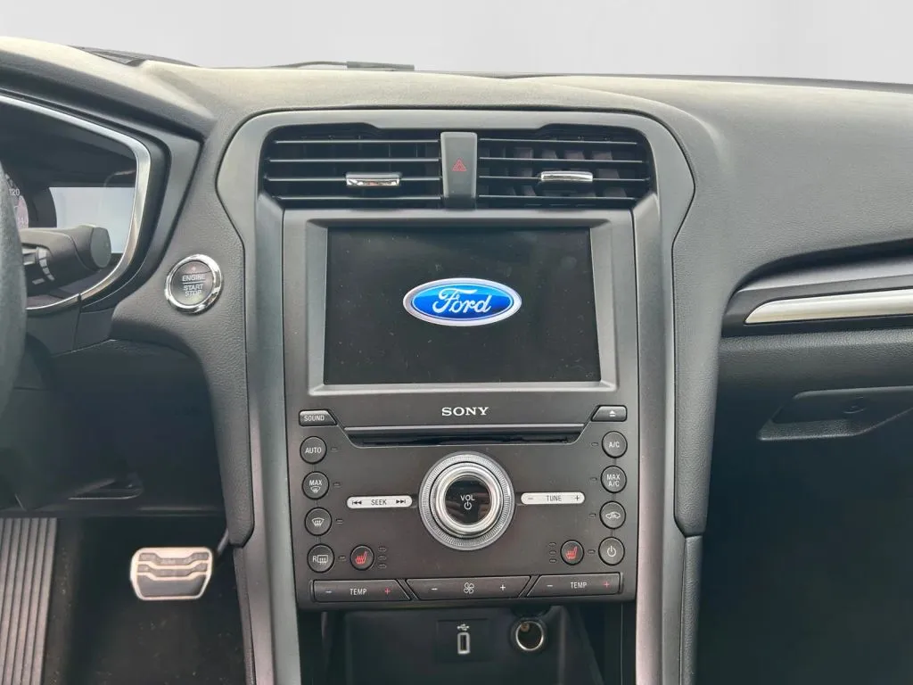 Ford Fusion photo 11