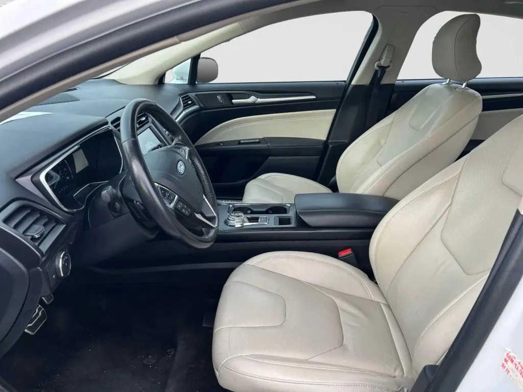 Ford Fusion photo 9