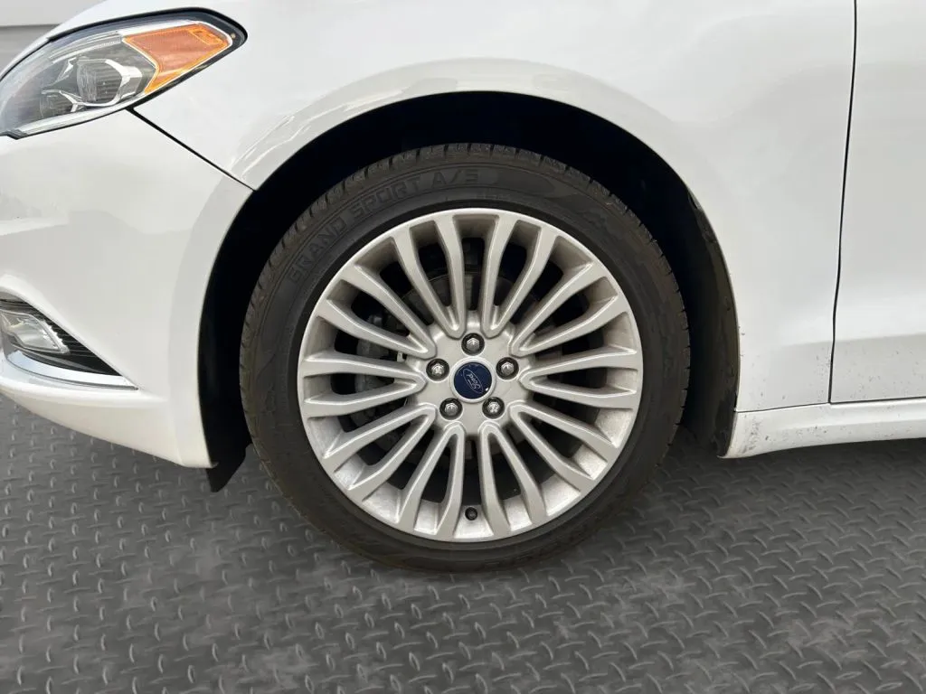 Ford Fusion photo 8