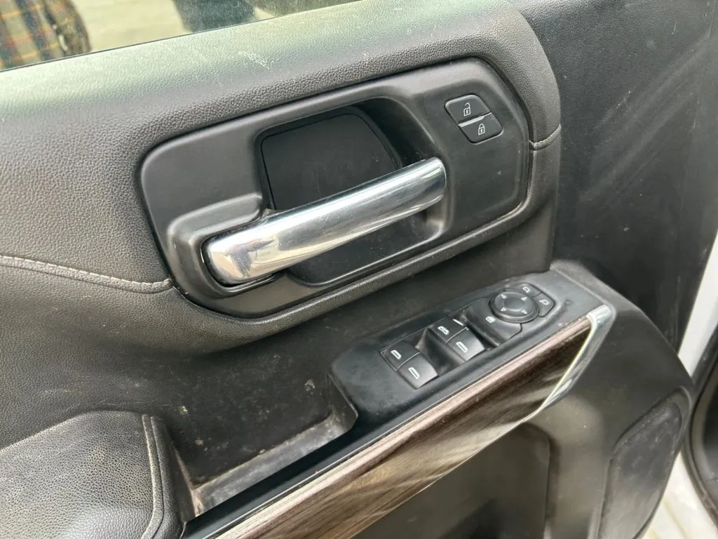 Chevrolet Silverado photo 17