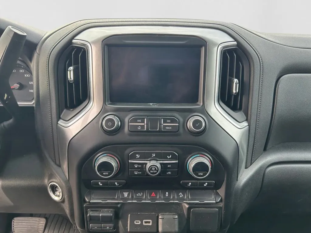 Chevrolet Silverado photo 12