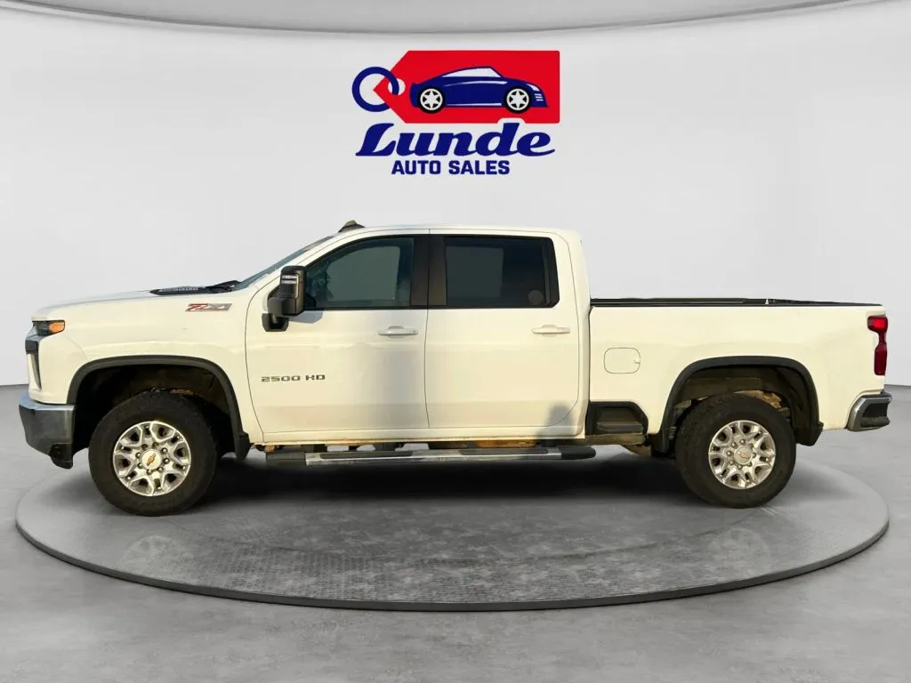 Chevrolet Silverado photo 2