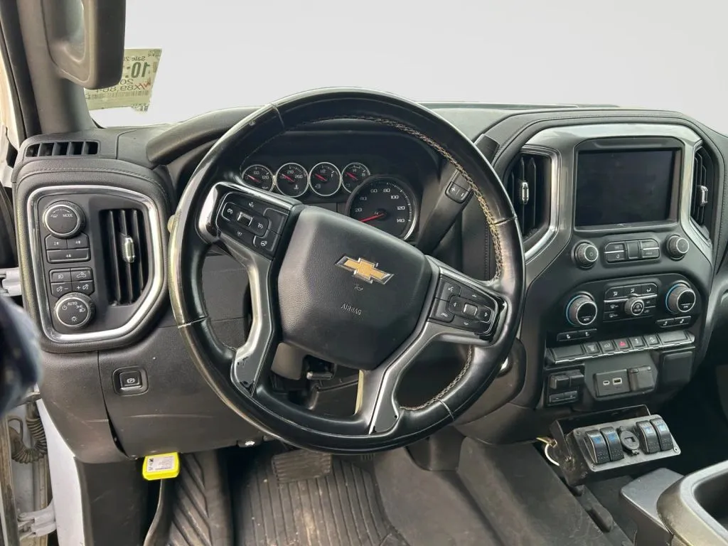 Chevrolet Silverado photo 11