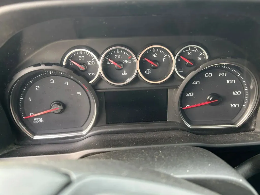 Chevrolet Silverado photo 16
