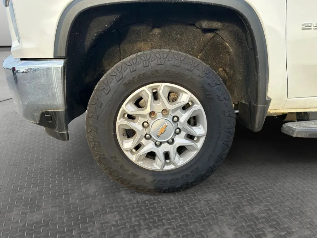 Chevrolet Silverado photo 9