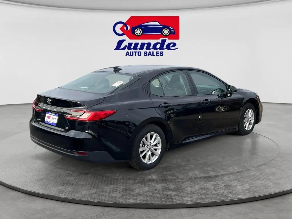 Toyota Camry photo 3