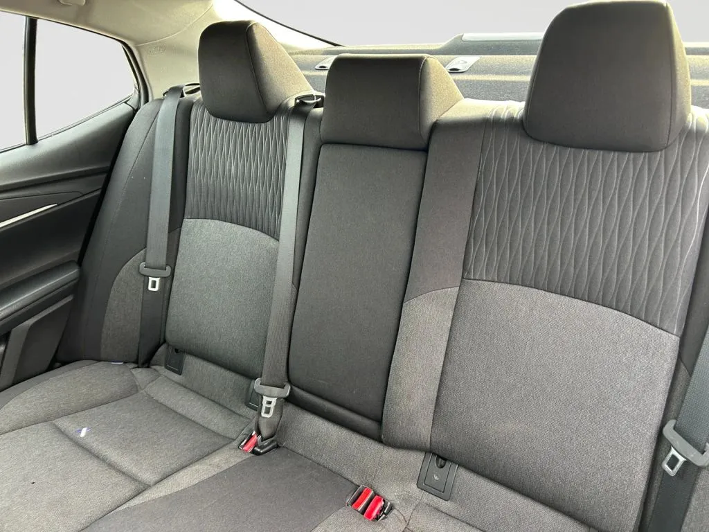 Toyota Camry photo 8