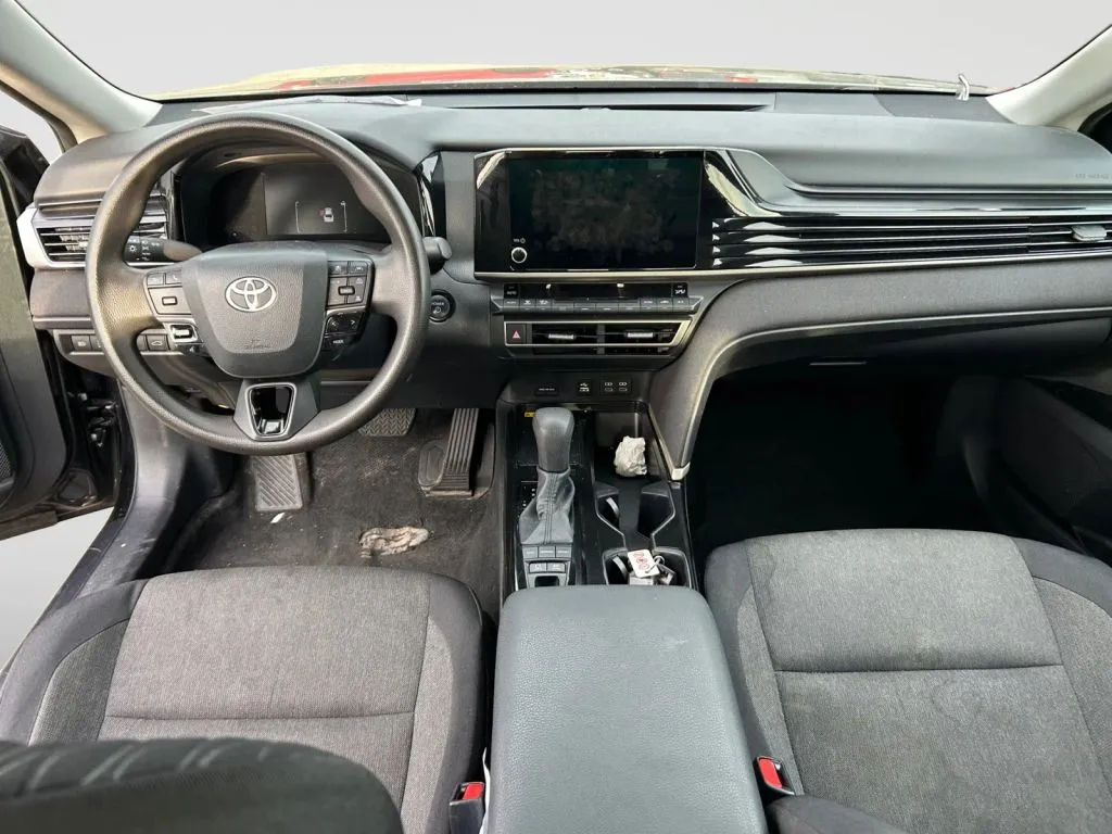 Toyota Camry photo 9