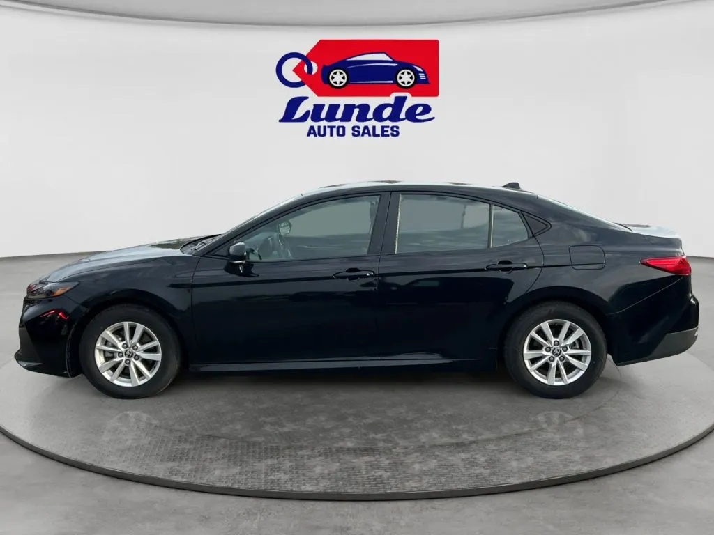 Toyota Camry photo 2