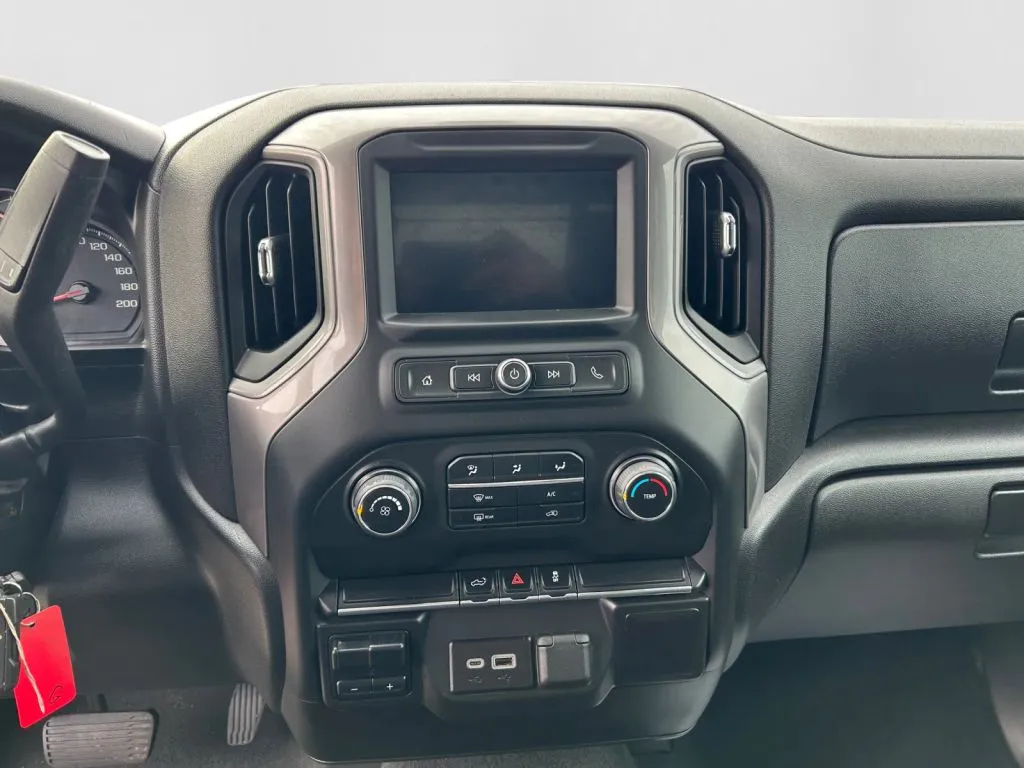 Chevrolet Silverado photo 7