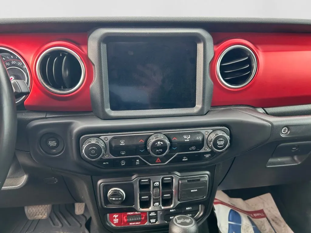 Jeep Wrangler photo 8