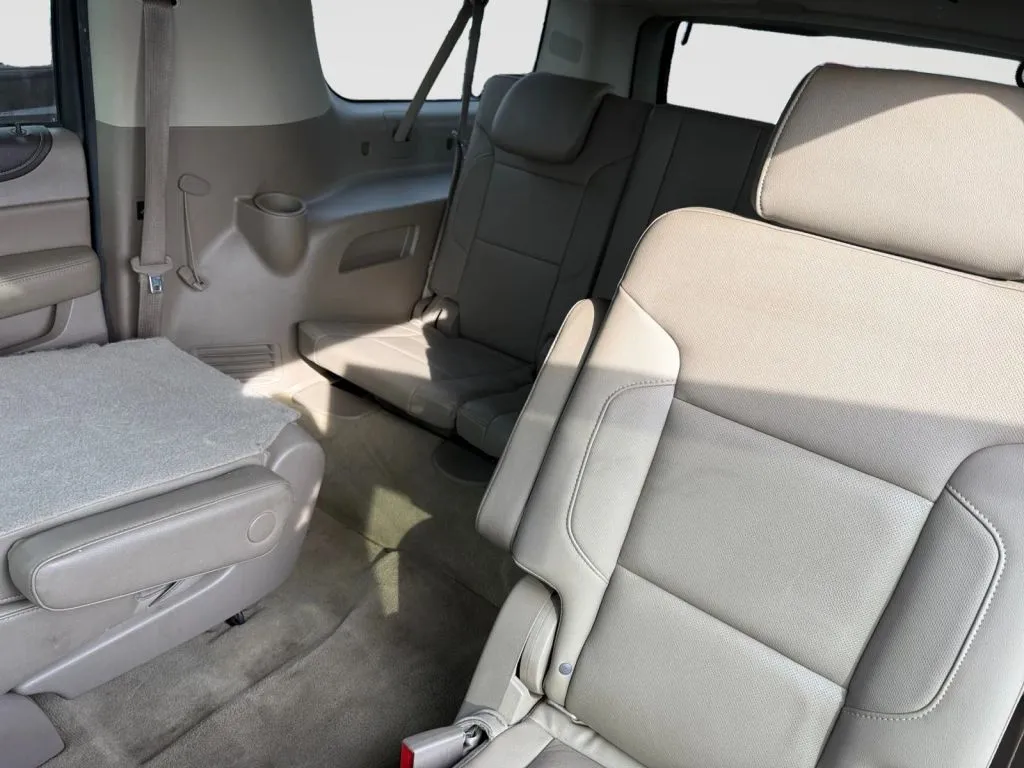 GMC Yukon XL photo 8