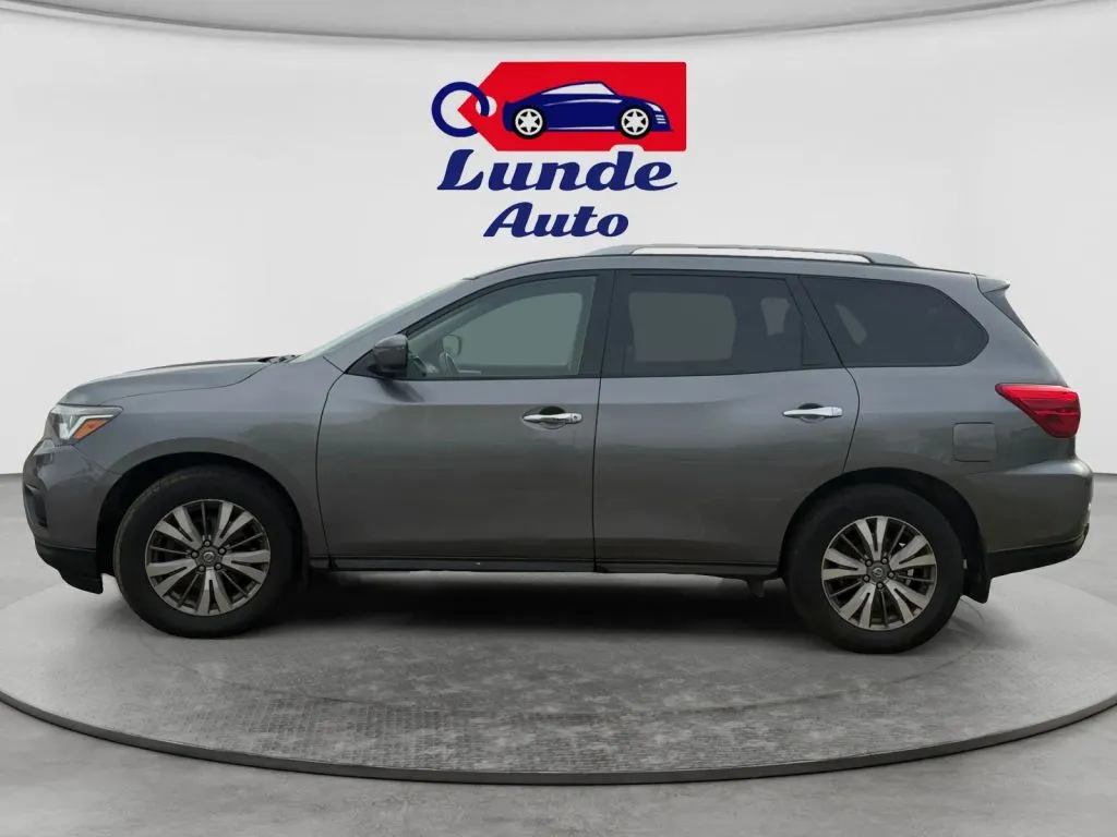 Nissan Pathfinder photo 2