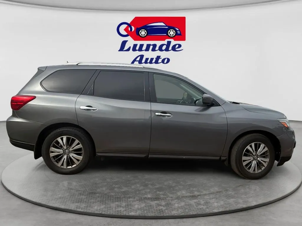 Nissan Pathfinder photo 6