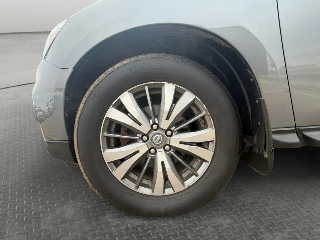Nissan Pathfinder photo 9