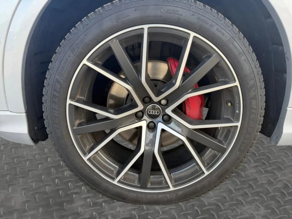 Audi Q8 photo 9