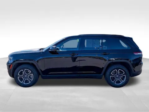 More photos of 2023 Jeep Grand Cherokee Trailhawk 4xe at Electric Car Corner, NY