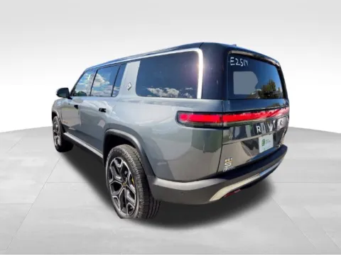 More photos of 2024 Rivian R1S Adventure Quad Motor Large Pack at Electric Car Corner, NY