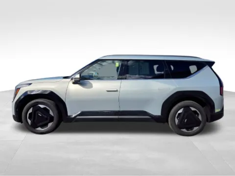 More photos of 2024 Kia EV9 Land at Electric Car Corner, NY