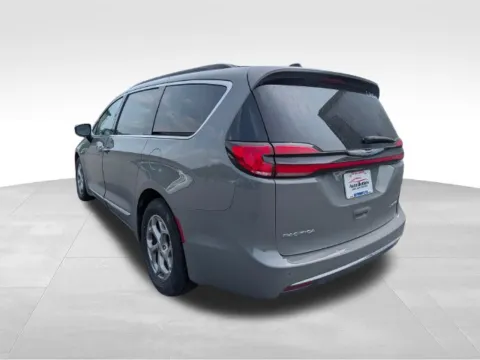 More photos of 2023 Chrysler Pacifica Limited at Auto Outlets of Farmington, NY