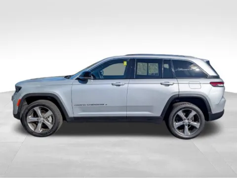 More photos of 2022 Jeep Grand Cherokee Limited at Auto Outlets of Farmington, NY