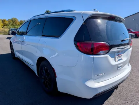 More photos of 2019 Chrysler Pacifica Touring L at Auto Outlets of Farmington, NY