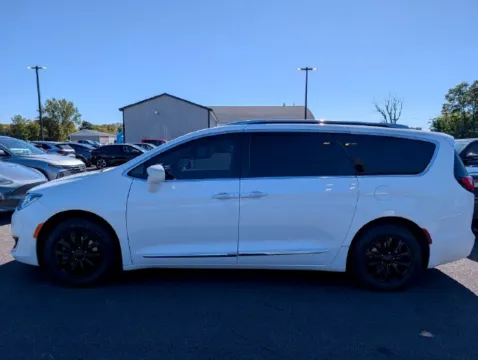 More photos of 2019 Chrysler Pacifica Touring L at Auto Outlets of Farmington, NY