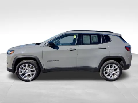 More photos of 2023 Jeep Compass Latitude Lux at Auto Outlets of Farmington, NY