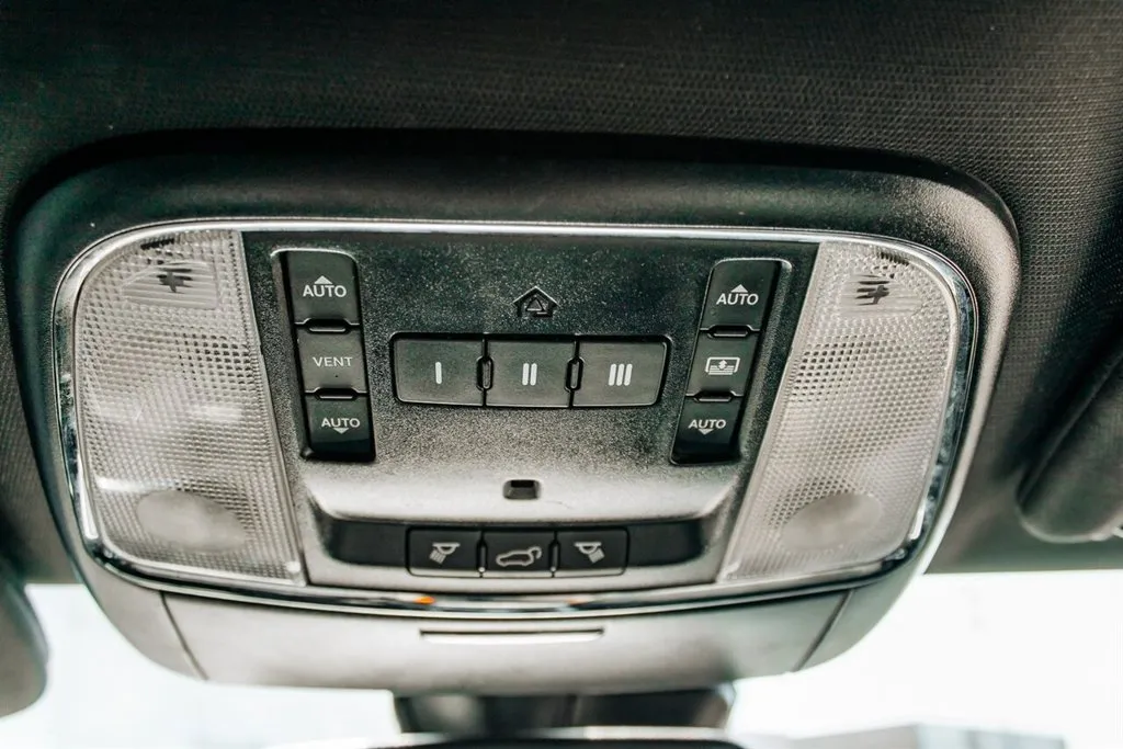 Jeep Grand Cherokee photo 22