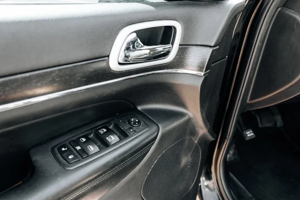 Jeep Grand Cherokee photo 13