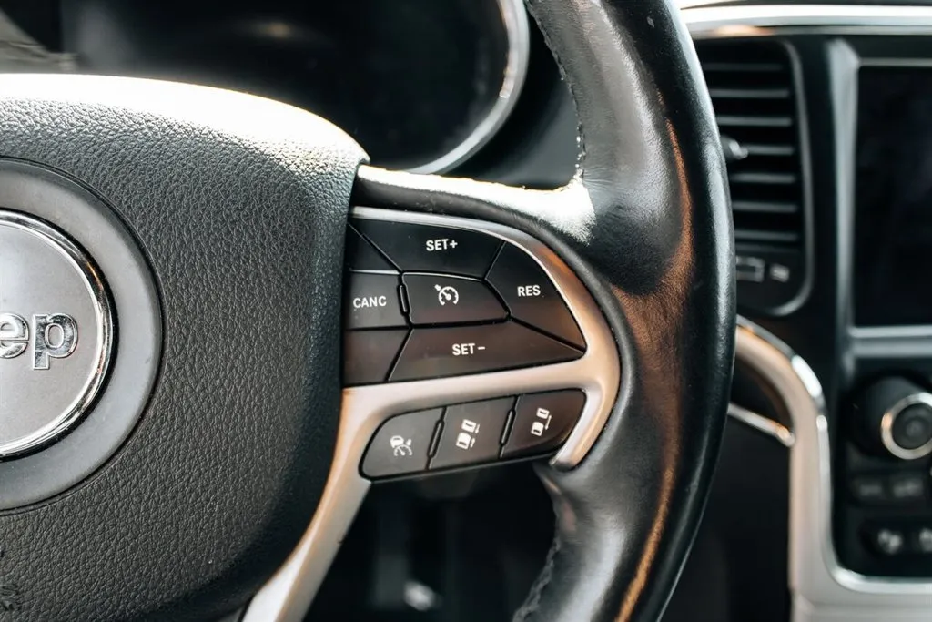 Jeep Grand Cherokee photo 18