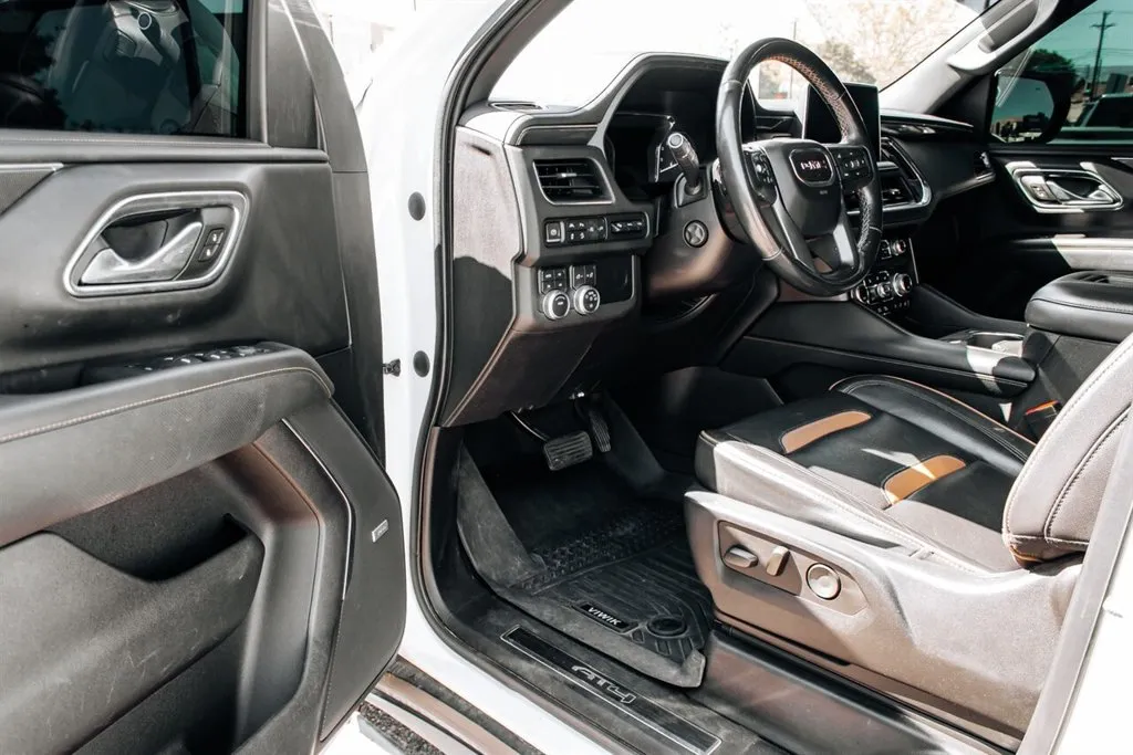 GMC Yukon photo 11