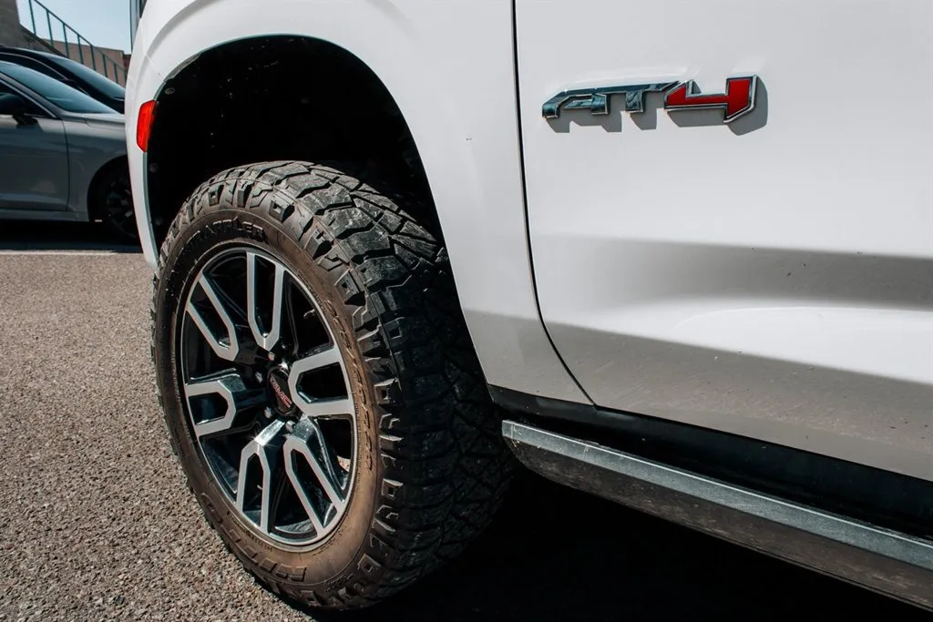 GMC Yukon photo 10