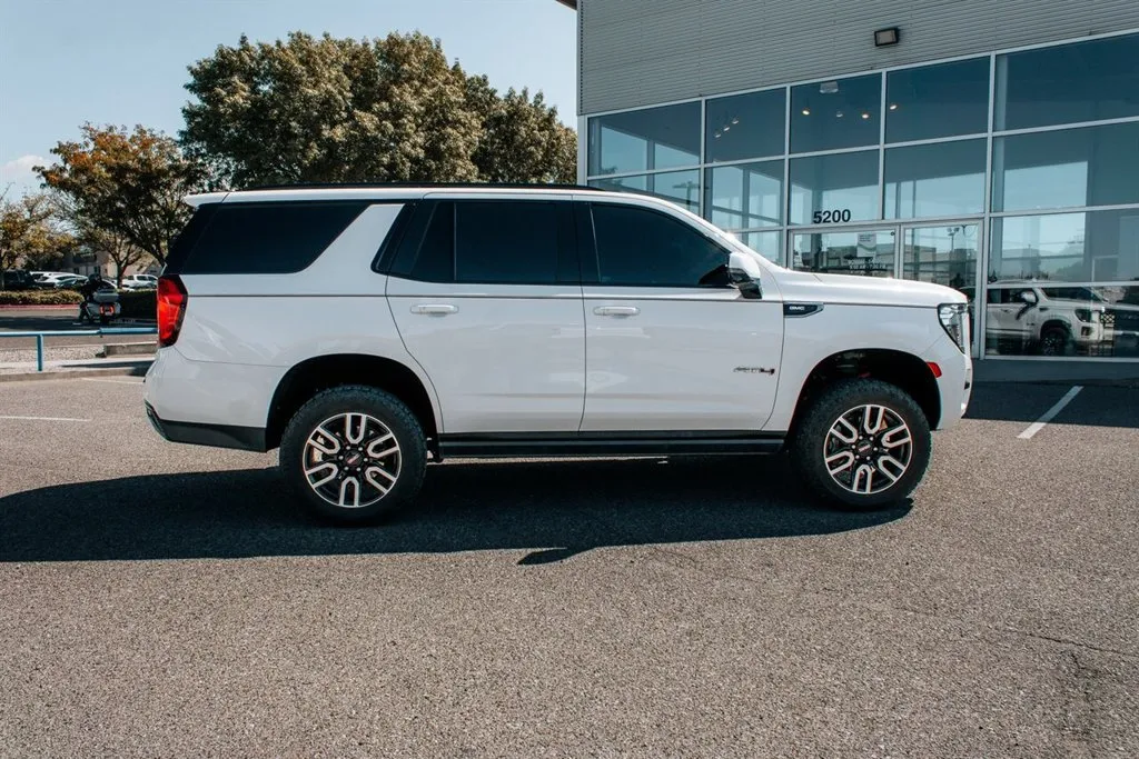 GMC Yukon photo 8