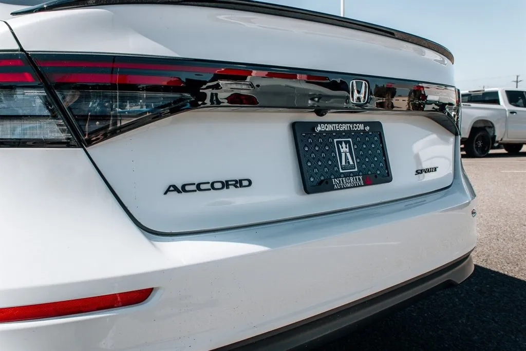 Honda Accord photo 11