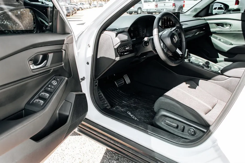 Honda Accord photo 12