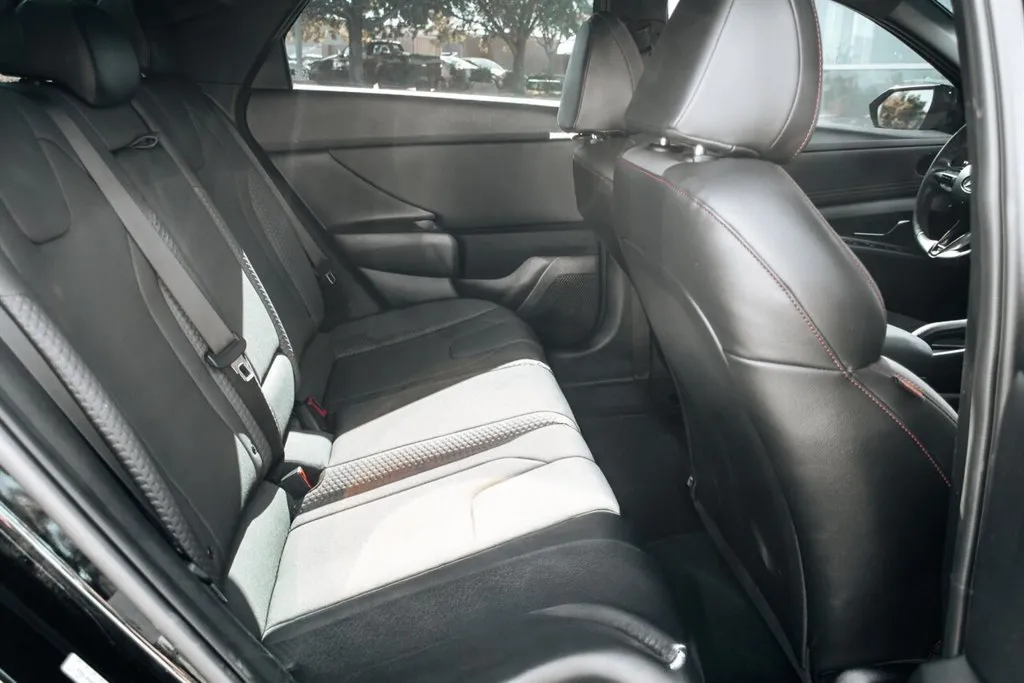 Hyundai Elantra photo 29