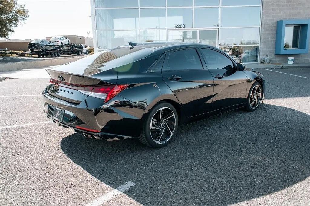 Hyundai Elantra photo 7